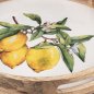 Preview: Detailansicht Tablett rund 35 cm weisser Emaille-Farbe Zitronen-Dekor Mango-Holz 618832 formano