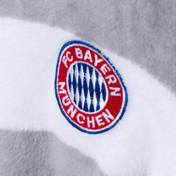 Logo auf dem Bademantel Kids grau7weiß 26068 FC Bayern München