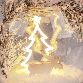 Preview: Detailansicht Deko-Kugel 13 cm Elch + Tanne + Schnee mit LED-Licht Glas 813312 formano