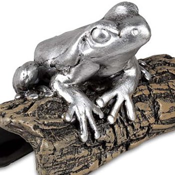 Preview: Detailansicht Frosch auf Ast 11 cm silber-antik 741196 formano