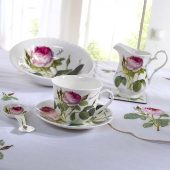 Gedeckter Tisch mit Redoute Roses Porzellan Roy Kirkham