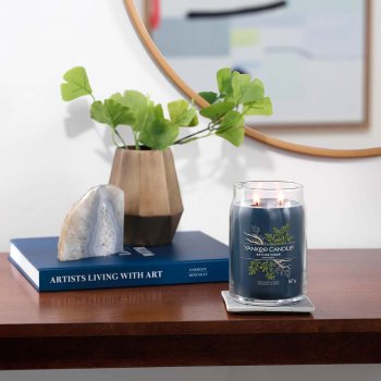 Bayside Cedar 567g Signature Duftkerze dekoriert 1629980E Yankee Candle®