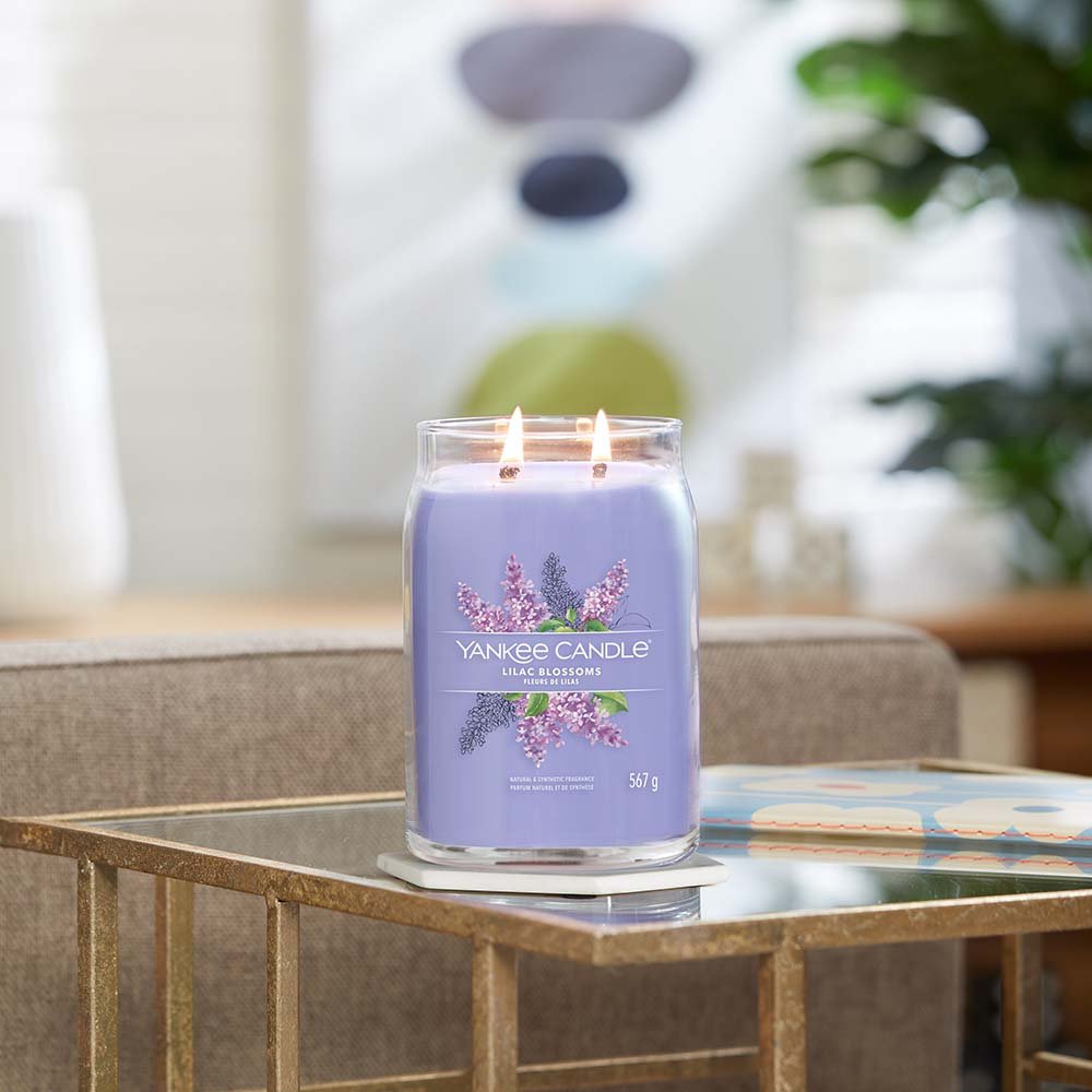 Lilac Blossoms 567g Signature Duftkerze dekoriert 1629963E Yankee Candle®